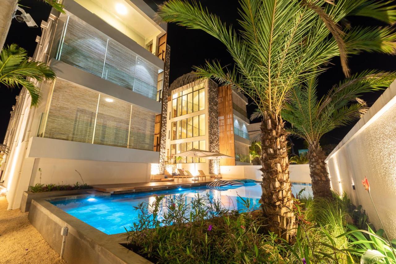 Penthouse 13 - One Bay Residence With Private Rooftop Terrace And Dip In Pool Pereybere Beach Exterior photo