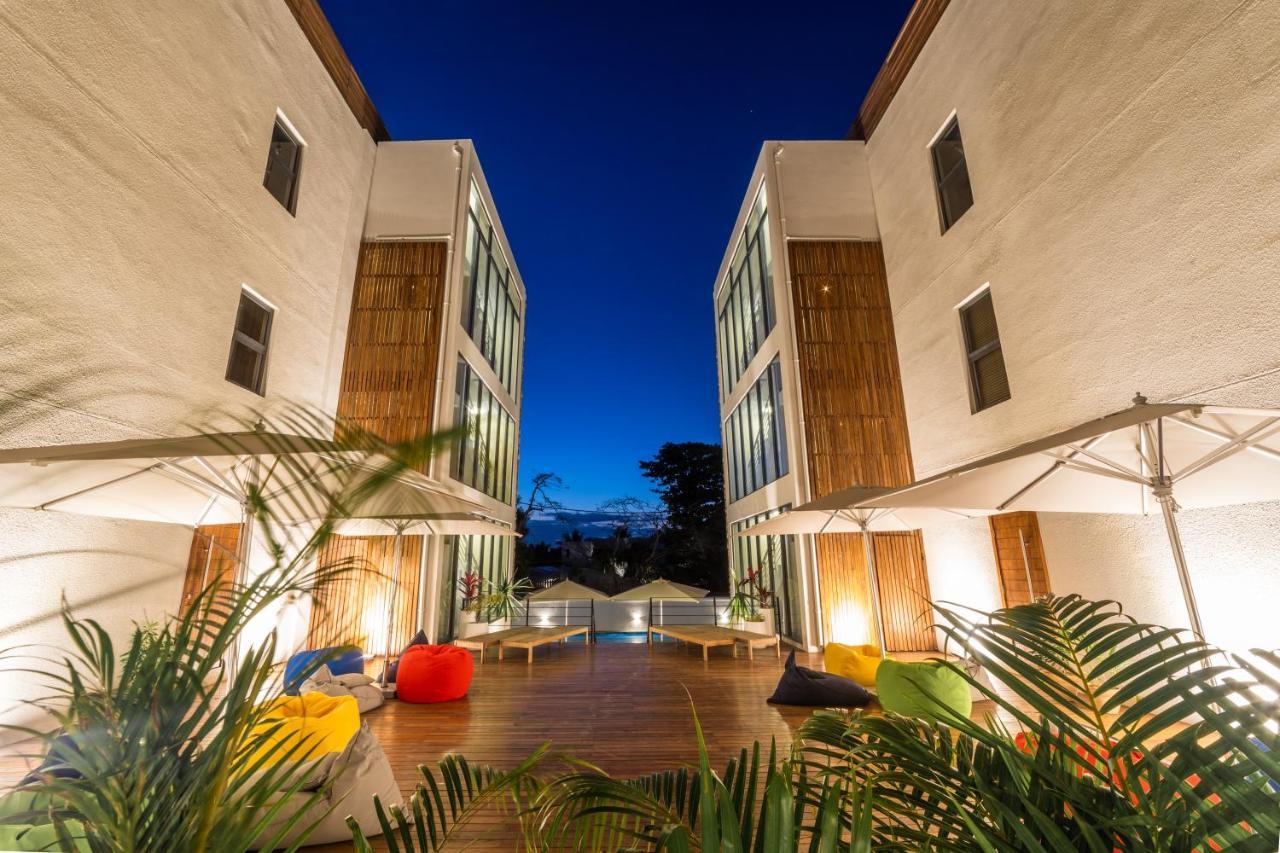 Penthouse 13 - One Bay Residence With Private Rooftop Terrace And Dip In Pool Pereybere Beach Exterior photo